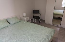 Dramalj, novouređena kuća s pet apartmana i bazenom, Crikvenica, Casa