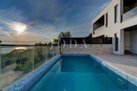 Dramalj moderna kuća sa bazenom i panoramskim pogledom na more, Crikvenica, Дом