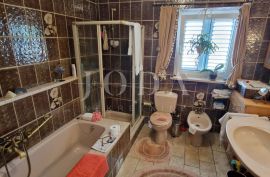 Selce apartmanska villa s pogledom na more, Crikvenica, Дом