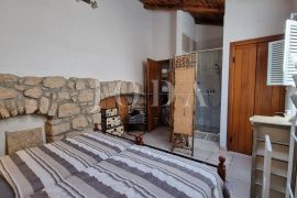 Tribalj dvije kamene kuće sa bazenom, Vinodolska Općina, House