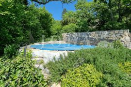 Tribalj dvije kamene kuće sa bazenom, Vinodolska Općina, Famiglia