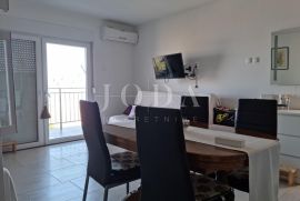 Klenovica, stan sa uređenim tavanskim prostorom, Novi Vinodolski, Appartement