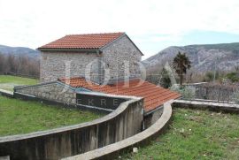 Grižane, kamena kuća u okućnici od 1200 m2!, Vinodolska Općina, Famiglia