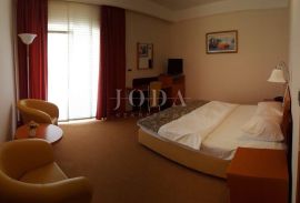 Hotel na prodaju prvi red do mora, Crikvenica, Commercial property