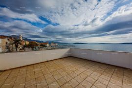 Kuća Prodaja prekrasne vile na moru, okolica Trogira, Trogir, Kuća