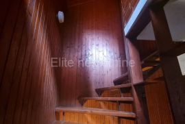 Fažana - kuća u nizu, 102 m2, za kompletnu renovaciju!, Fažana, Ev