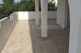 Novi Vinodolski- prodaja samostojeće kuće, 300 m2, kuća s 5 apart.!, Novi Vinodolski, Maison