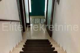 Otok Krk, Njivice - prodaja kuće, 244 m2, tri lođe!, Omišalj, House