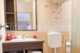 Tar - istarska kamena kuća sa 4 vrhunska apartmana!, Tar-Vabriga, House