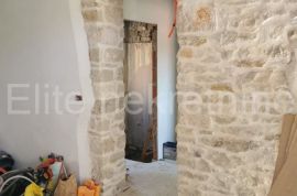 Brtonigla - novouređeni stan u kamenoj kući, 85m2, Brtonigla, Daire