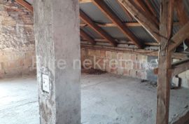 Ogulin - samostojeća kuća 600m2, Ogulin, Kuća