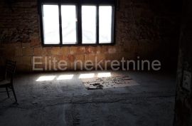 Ogulin - samostojeća kuća 600m2, Ogulin, House