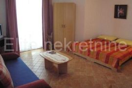 Medulin - lijepa apartmanska kuća sa 11 apartmana, Medulin, Ev