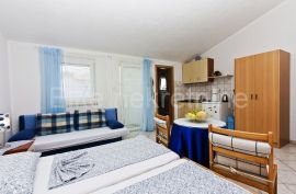 Medulin - lijepa apartmanska kuća sa 11 apartmana, Medulin, Kuća