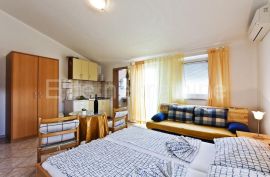 Medulin - lijepa apartmanska kuća sa 11 apartmana, Medulin, بيت