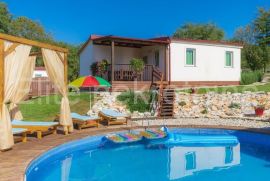 Prekrasan resort u samom srcu Istre! Investicija vrijedna pažnje!, Tinjan, Ev