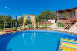 Prekrasan resort u samom srcu Istre! Investicija vrijedna pažnje!, Tinjan, Haus