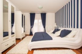 Crikvenica - prekrasna luksuzna kuća sa 5 uređenih apartmana!, Crikvenica, Maison
