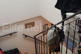 Orehovica-kuća sa poslovnim prostorom! Odlična prilika za investiciju!, Rijeka, House