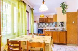 Medulin - apartmanska villa sa 5 apartmana!, Medulin, Дом