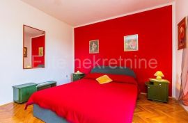 Medulin - apartmanska villa sa 5 apartmana!, Medulin, Дом