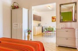 Medulin - apartmanska villa sa 5 apartmana!, Medulin, Σπίτι