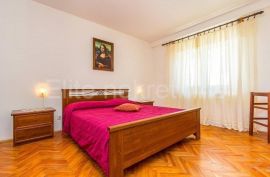 Medulin - apartmanska villa sa 5 apartmana!, Medulin, Kuća