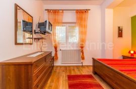 Medulin - apartmanska villa sa 5 apartmana!, Medulin, Ev