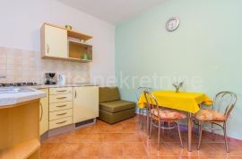 Medulin - apartmanska villa sa 5 apartmana!, Medulin, Kuća