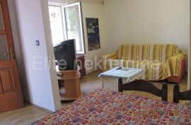 Pula - Apartmanska kuća 340 m2, Pula, House