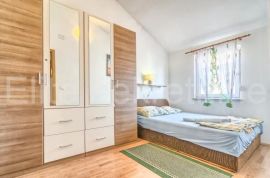 Medulin - apartmanska kuća u nizu 150 m2, Medulin, Haus