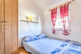 Medulin - apartmanska kuća u nizu 150 m2, Medulin, Famiglia