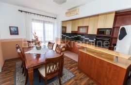 Novi Vinodolski - 500 m2 kuća sa apartmanima, Novi Vinodolski, House