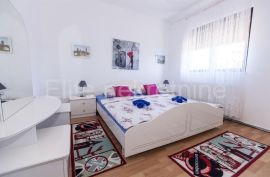 Novi Vinodolski - 500 m2 kuća sa apartmanima, Novi Vinodolski, Casa