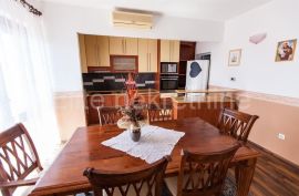 Novi Vinodolski - 500 m2 kuća sa apartmanima, Novi Vinodolski, بيت