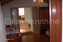 Krk - Gostinjac 505 m2 dvojna kuća!, Krk, House