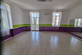 Kraljevica - stan sa 6 soba - odlična prilika za investiciju!, Kraljevica, Appartment