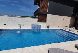 OTOK PAG, NOVALJA - luksuzna duplex kuća s bazenom, Novalja, بيت