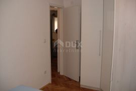 OTOK KRK, GRAD KRK - Apartman 55 m2 + pomoćni objekt u vrtu, Krk, Flat