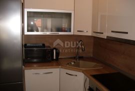 OTOK KRK, GRAD KRK - Apartman 55 m2 + pomoćni objekt u vrtu, Krk, Kвартира