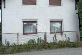 Železnik, Laze Telečkog, dve zasebne kuće, 130m2+50m2 ID#1187, Čukarica, Haus
