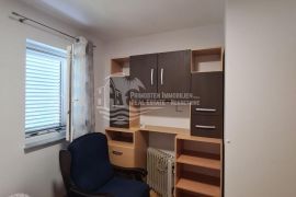 Bilice/Apartmanska kuća sa lijepo uređenom okućnicom, Bilice, Haus