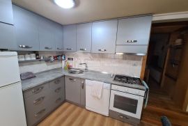 Bilice/Apartmanska kuća sa lijepo uređenom okućnicom, Bilice, Maison