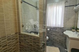 Bilice/Apartmanska kuća sa lijepo uređenom okućnicom, Bilice, Casa