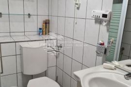 Bilice/Apartmanska kuća sa lijepo uređenom okućnicom, Bilice, Дом