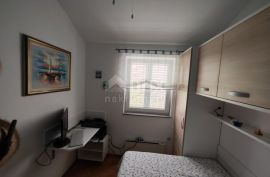 OTOK KRK, UVALA SOLINE - Apartman 2S+DB na 70m od mora, Dobrinj, Appartment