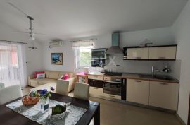 OTOK KRK, UVALA SOLINE - Apartman 2S+DB na 70m od mora, Dobrinj, Stan