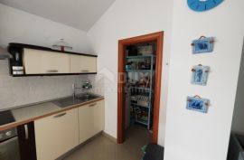 OTOK KRK, UVALA SOLINE - Apartman 2S+DB na 70m od mora, Dobrinj, Stan