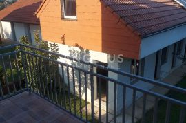 Gornji Stupnik – kuća s 3 stana po 70m2 + gosp. zgrada 50 m2, Stupnik, بيت