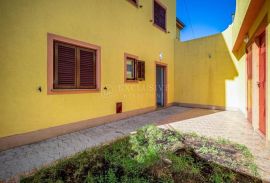 CRIKVENICA - APARTMANSKA KUĆA SA 6 STANOVA - BAZEN I POGLED, Crikvenica, House